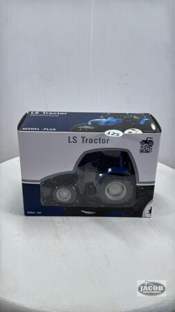 LS P7040 TRACTOR WITH CAB