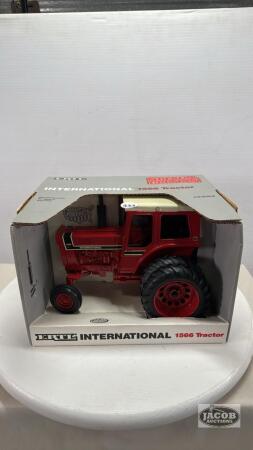 INTERNATIONAL 1566 TRACTOR WITH DUALS