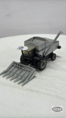 GLEANER R50 COMBINE WITH 6 ROW CORN HEAD