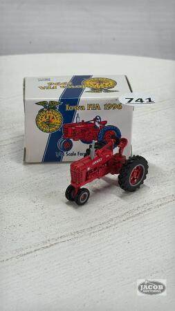 FARMALL M NARROW TRACTOR