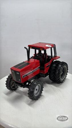 INTERNATIONAL 5488 TRACTOR WITH DUALS