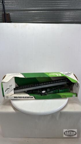 JOHN DEERE BELTED CONVEYOR