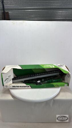 JOHN DEERE BELTED CONVEYOR