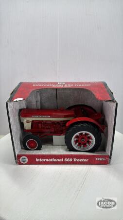 INTERNATIONAL 560 TRACTOR