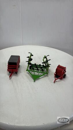 (3) 1/64 ERTL IMPLEMENTS