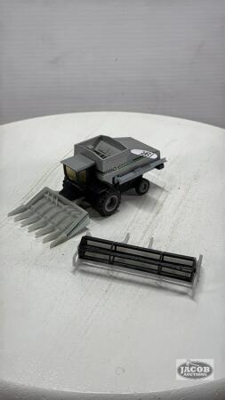 GLEANER R50 COMBINE W/6 ROW CORN & FLEX HEAD