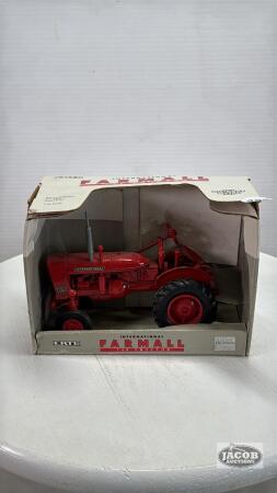INTERNATIONAL FARMALL 140 TRACTOR