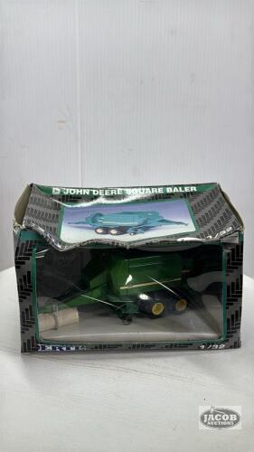 JOHN DEERE 100 SQUARE BALER