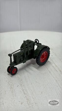 MASSEY HARRIS CHALLENGER NARROW FRONT TRACTOR