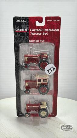 FARMALL HISTROICAL TRACTOR SET
