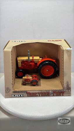 CASE 600 TRACTOR SET OF TWO