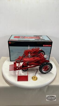 MCCORMICK FARMALL MD WITH LOADER