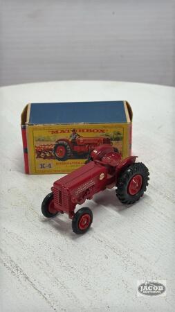 K-4 MCCORMICK INTERNATIONAL B-250 TRACTOR
