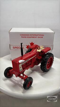 FARMALL 806 TRACTOR