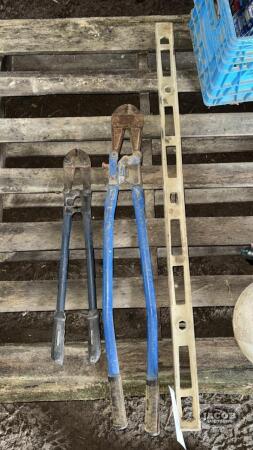 48IN Plastic Lever and (2) Bolt Cutters