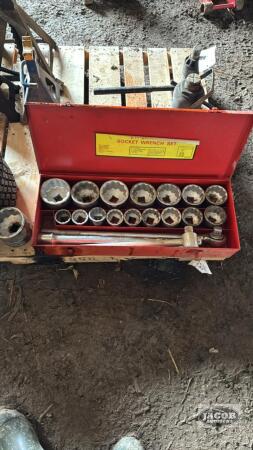 1IN Drive SAE Socket Set