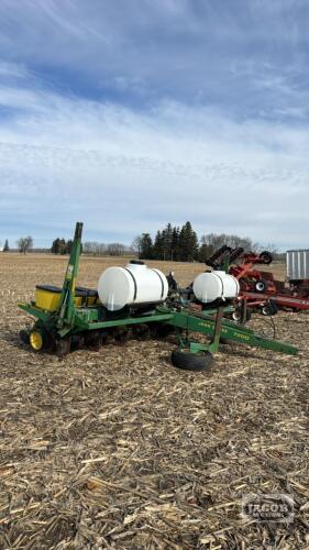 John Deere 7200 8 Row Planter