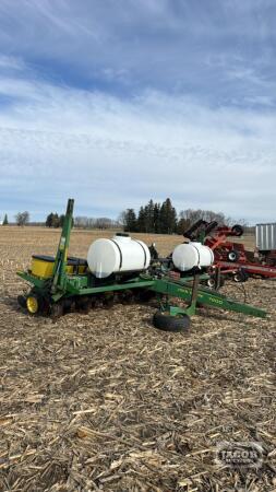 John Deere 7200 8 Row Planter