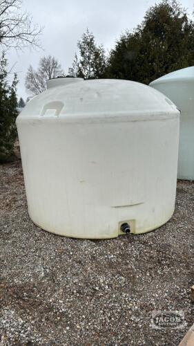 1250 GAL WATER TANK WITH 2IN OPENING