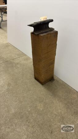 SMALL ANVIL ON WOOD BLOCK