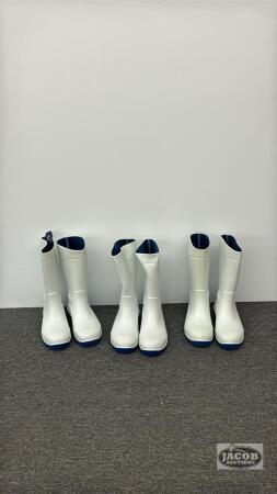 (3) PAIR OF TORENNA SIZE 5 RUBBER BOOTS