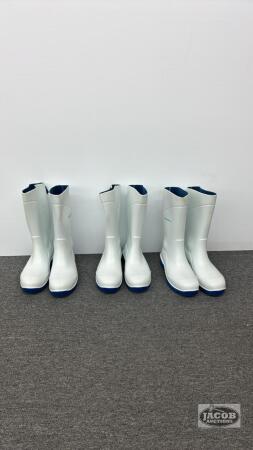 (3) PAIRS OF TORENNA SIZE 13 RUBBER BOOTS