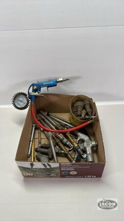 ASSORTMENT OF PRESSURE GAUGES, TIRE INFLATORS
