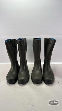 (2) PAIR OF TORENNA RUBBER BOOTS
