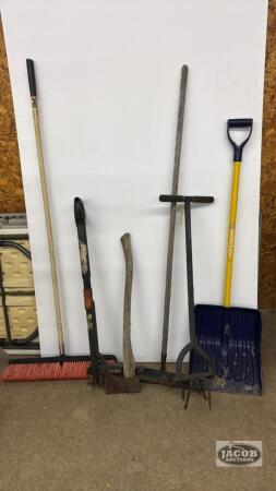 GARDEN TOOL LOT