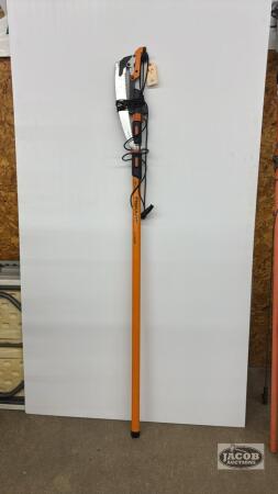 FISKARS EXTENTABLE POLE SAW AND PRUNNER