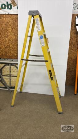 KELLER 6FT FIBERGLASS STEP LADDER
