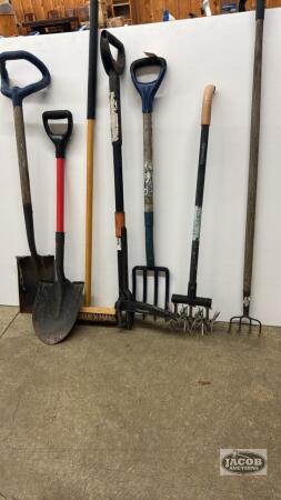 GARDEN TOOL LOT