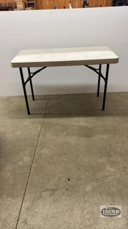 LIFETIME PLASTIC TABLE
