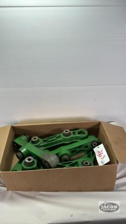 (4) SHAKER ARMS OFF JOHN DEERE S7 SERIES COMBINE
