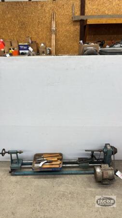 BENCH TOP WOOD LATHE WITH CHISELS