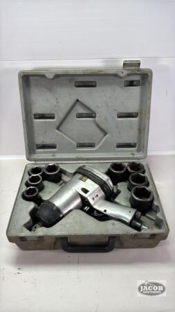 POWERFIST 3/4IN PNEUMATIC IMPACT WITH SOCKETS