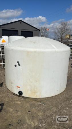 1550 GALLON POLY TANK