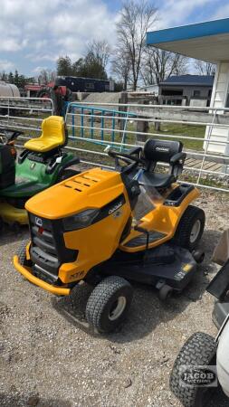 CUB CADET XT2 GAS RIDING LAWNMOWER