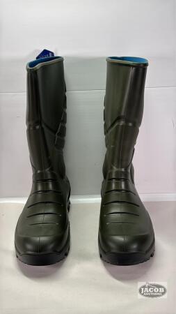TOREENA SIZE 13 INSULATED STEEL TOE RUBBER BOOTS