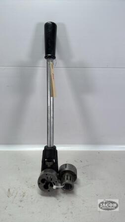 HARTFORD HAND THREADER WITH 1/2IN AND 3/4IN DIES
