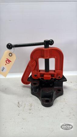 RIDGID BENCH MOUNT PIPE VISE