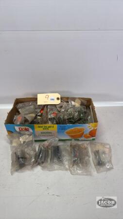 ASSORTED LOT OF CONNECTOR AND OFFSET CHAIN LINKS