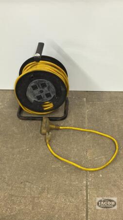 EXTENSION CORD AND SPOOL