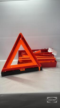 WARNING TRIANGLE FLARE KIT