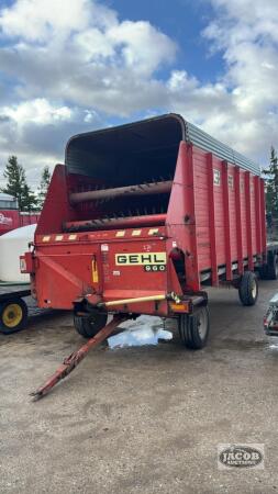 GEHL 960 16FT FORAGE WAGON