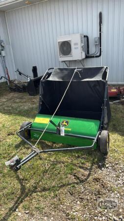 JOHN DEERE 42IN PULL TYPE SWEEPER