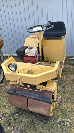 DYNAPAC SELF PROPELLED GAS LAWN ROLLER