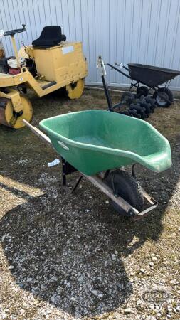 YARDWORKS POLY WHEELBARROW