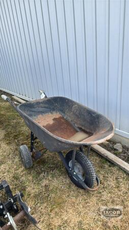 3-WHEEL WHEELBARROW