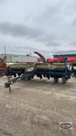 KINZE 8 ROW DOUBLE FRAME PLANTER